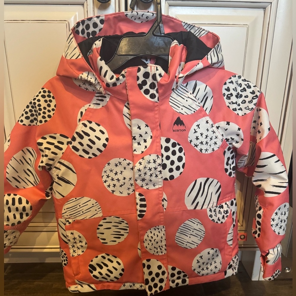 Burton size 5 girls ski coat with removable hood.